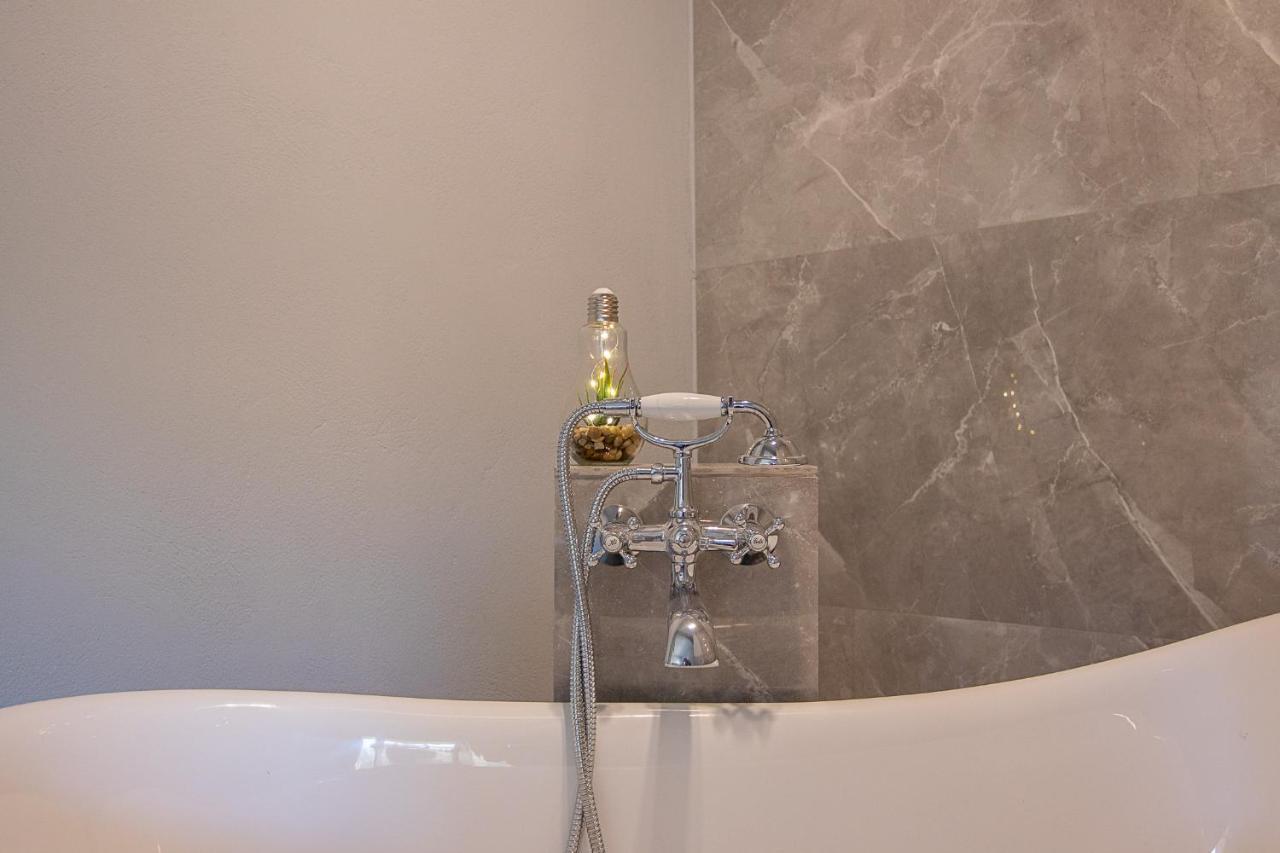 Georgianna'S Suite With Private Pool , 'Greysuite' Kompoi Екстер'єр фото